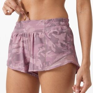 NWT Lululemon Hotty Hot LR Short 2.5” 🩷Pink Camo